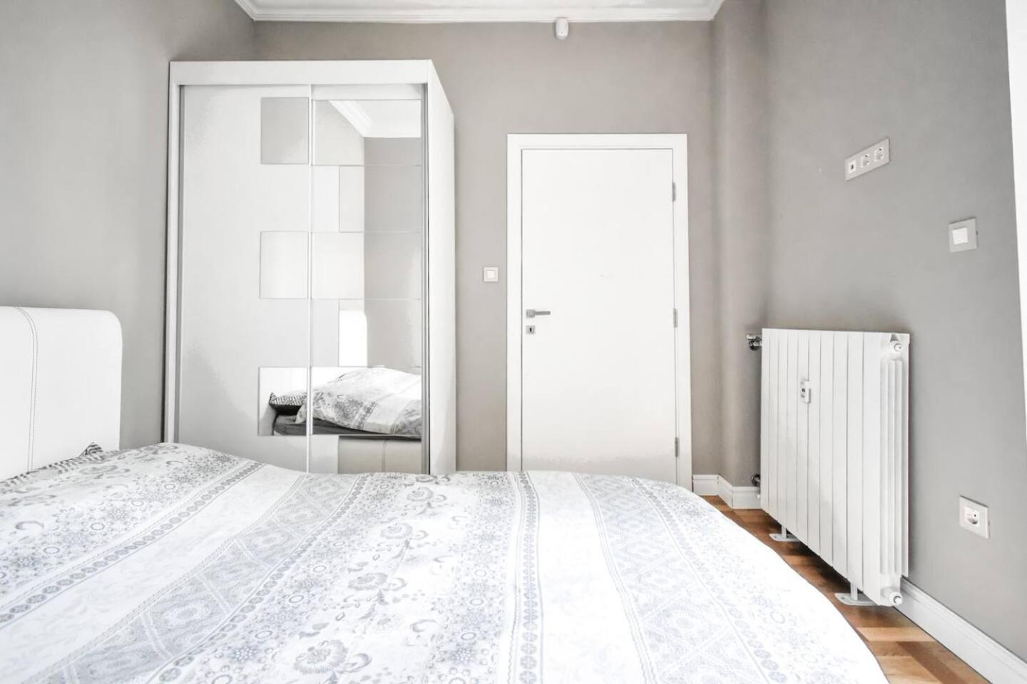 Апартаменты 2Bdr Luxury On Prime Location София Экстерьер фото